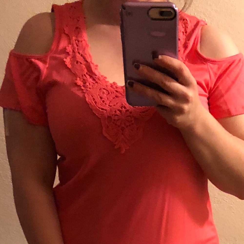 Three seasons maternity cold shoulder top size M